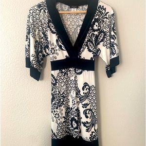 Black and Cream vintage tunic. Size small